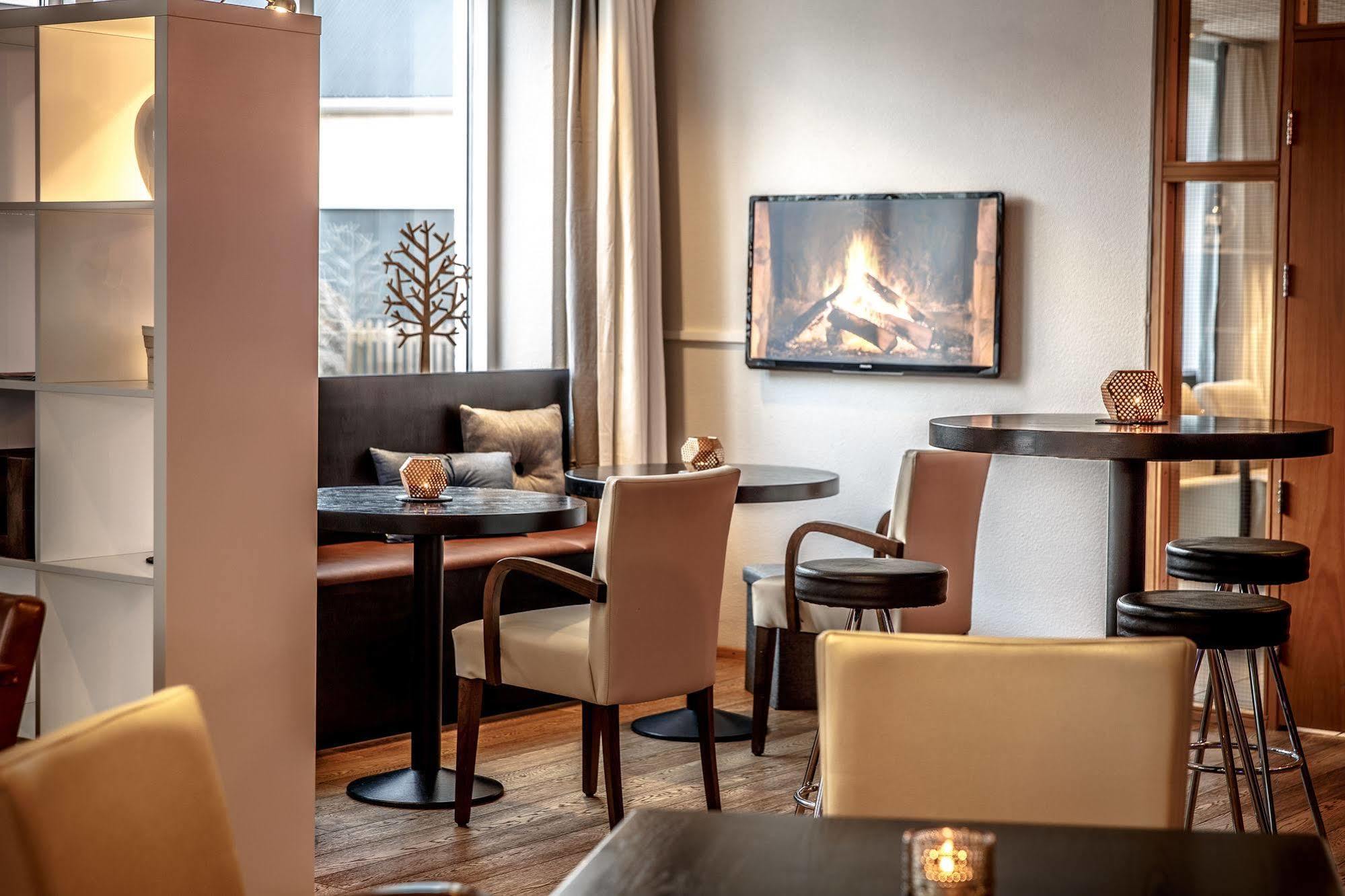 Hotel Nordurland By Keahotels アークレイリ エクステリア 写真