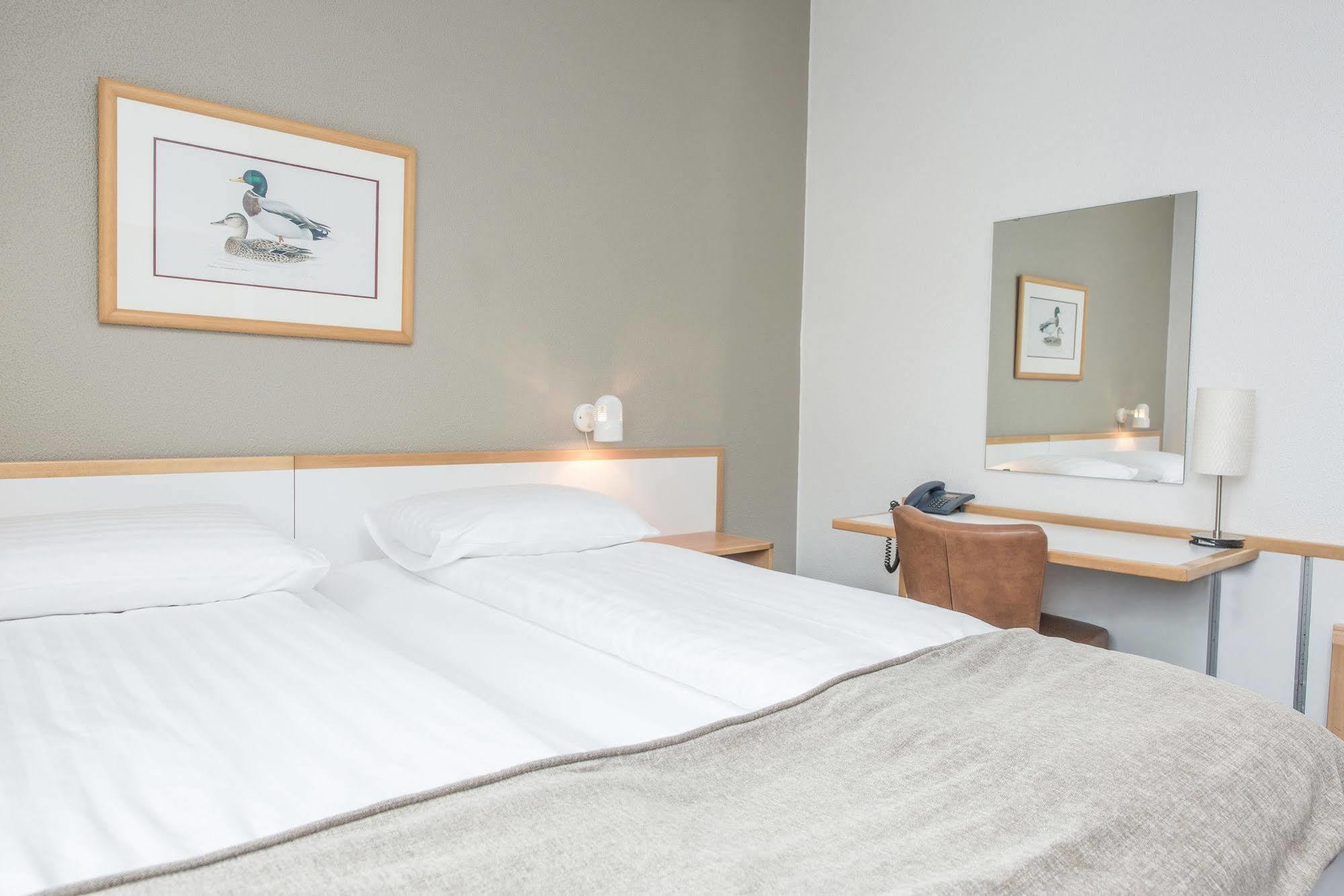 Hotel Nordurland By Keahotels アークレイリ エクステリア 写真